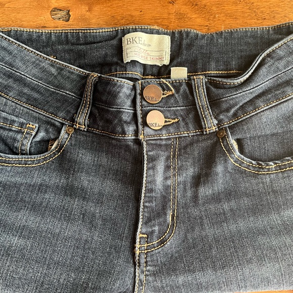 BKE Stella Mid Rise Skinny, Size 29R, EUC - Picture 3 of 4